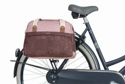 Sacoche Arrière Basil Boheme Rouge 18l -Promos Vélo Magasin basil boheme carry all single bike bag 18l red 5