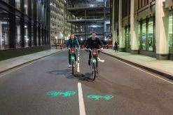 Beryl Éclairage Vélo Avec Laser De Signalisation - 300 Lum -Promos Vélo Magasin blaze smartlights s1718 low res 30 web grande zoom