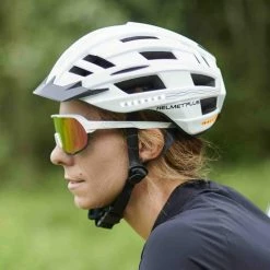 EOS Helmet Bluetooth Lumineux -Promos Vélo Magasin casque velo musique bluetooth audio lumineux porte femme