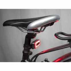 CoolRide Feu Arrière Multi-usages Led USB -Promos Vélo Magasin eclairage led rouge multi usages clignotante usb fixation 3