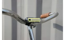 URBAN PROOF Feu Vélo Avant Puissant Rechargeable USB -Promos Vélo Magasin feu avant puissant velo ville urban proof