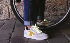 Rainette Lacets Réfléchissants Noirs -Promos Vélo Magasin lacets colores reflechissants visible obscurite visibilite securite chaussures pieds trottinette ed798174 d564 4dee 95b4 2d40dc1e2ae7