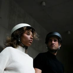 Closca Helmet Noir -Promos Vélo Magasin mesa de trabajo 3 8c526514 08b6 47b0 b860 e1141b21ba0a 1000x1000 1